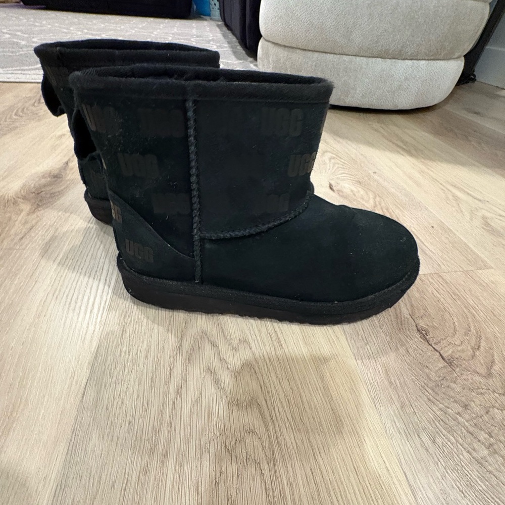 UGG Classic Girls Black Boots